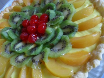 Tarta de crema y frutas