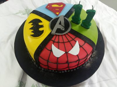 torta infantil avengers