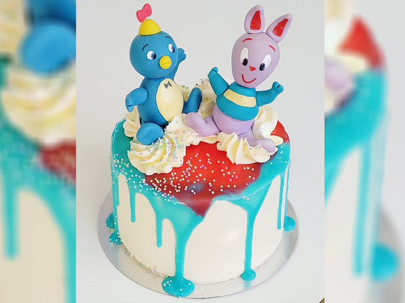 torta con personajes